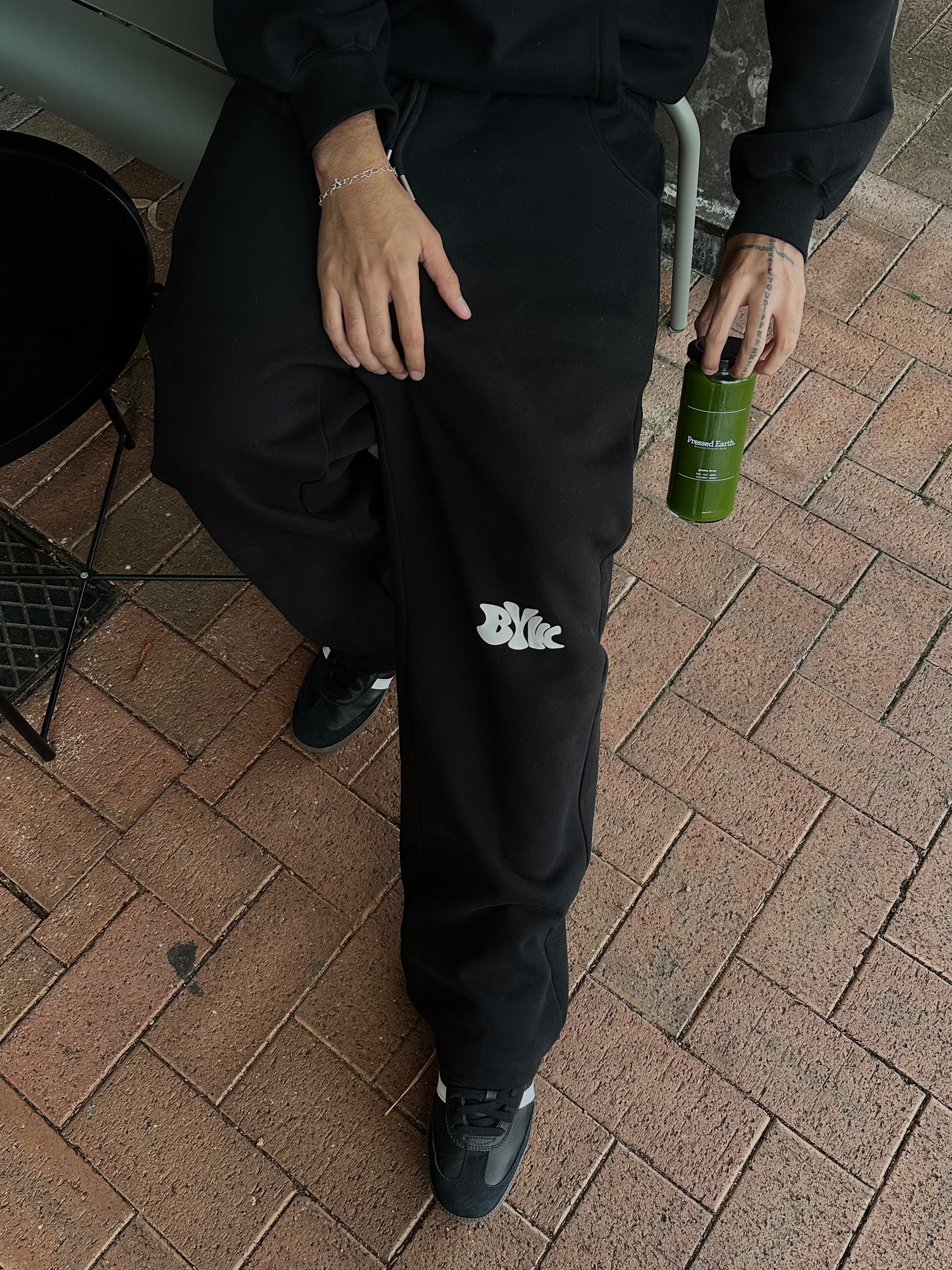 BYW STRAIGHT LEGGED SWEATS - BLACK